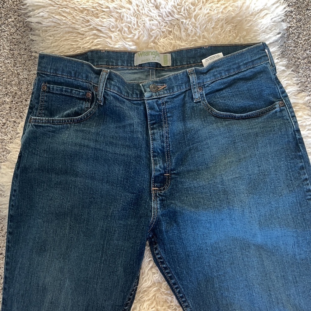 Wrangler Men's Free-to-Stretch Regular Fit Jean - Picture 3 of 8